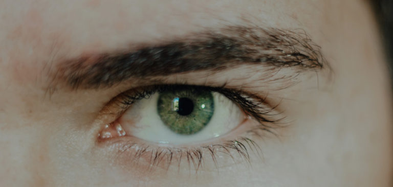 La couleur des yeux : sa répartition et son origine